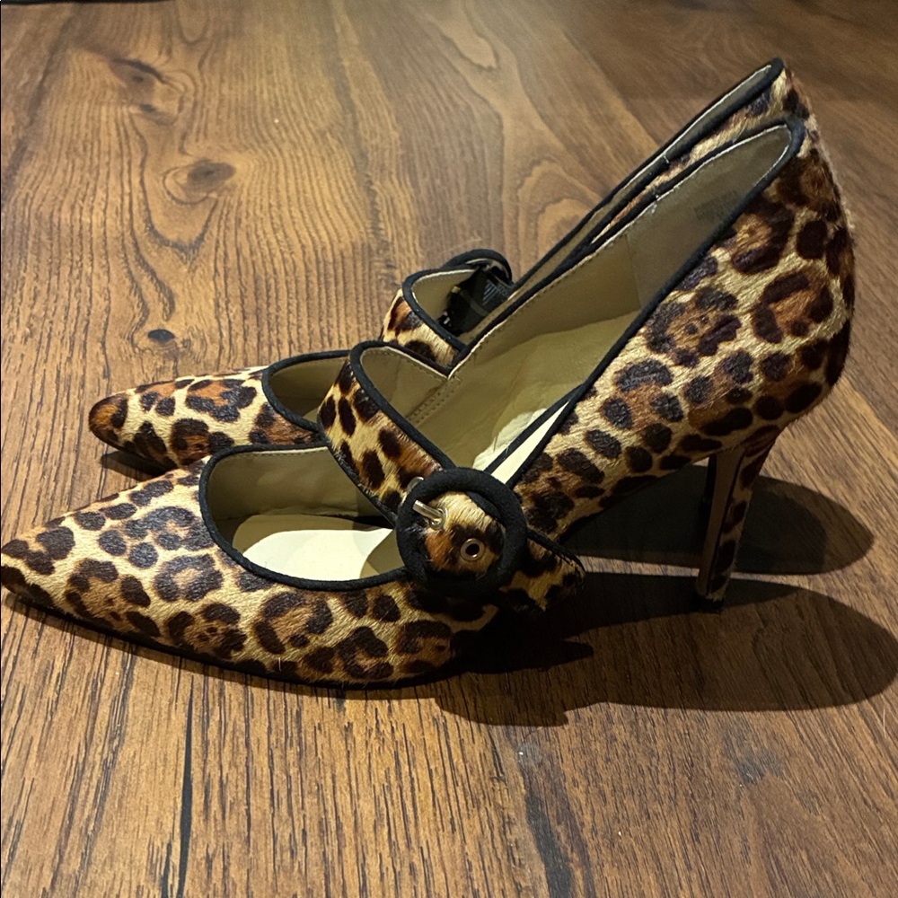 Ann Taylor Leopard Print Heels with Black Strap - Picture 3 of 6